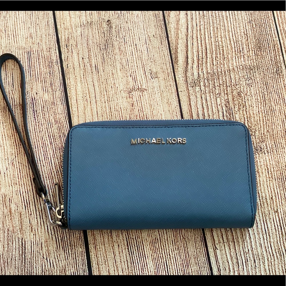 Brand New Michael Kors Wallet and Wristlet